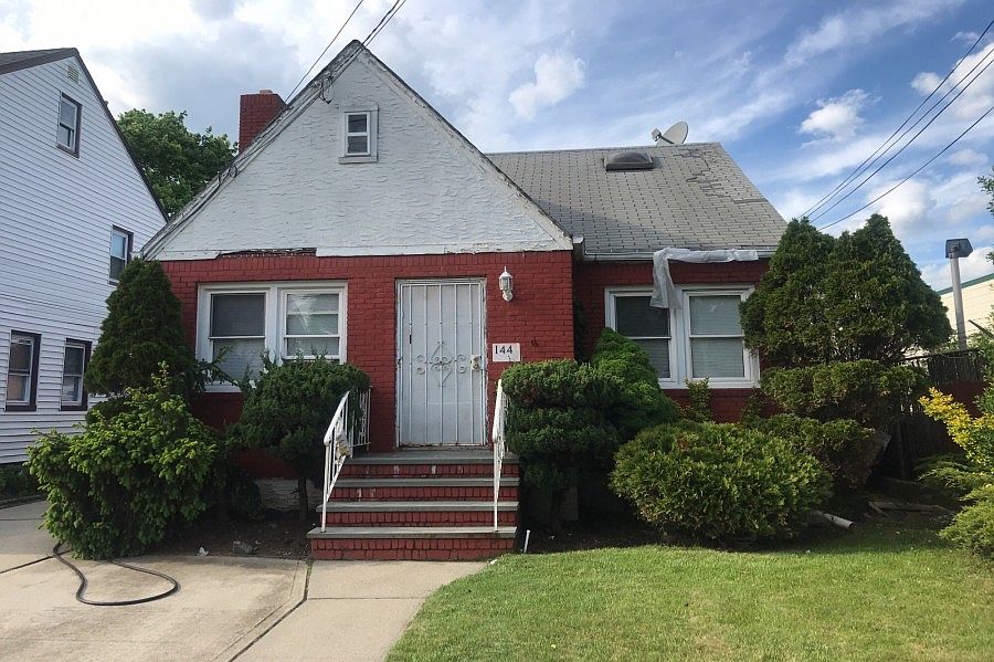 1st image of 144 Oak St