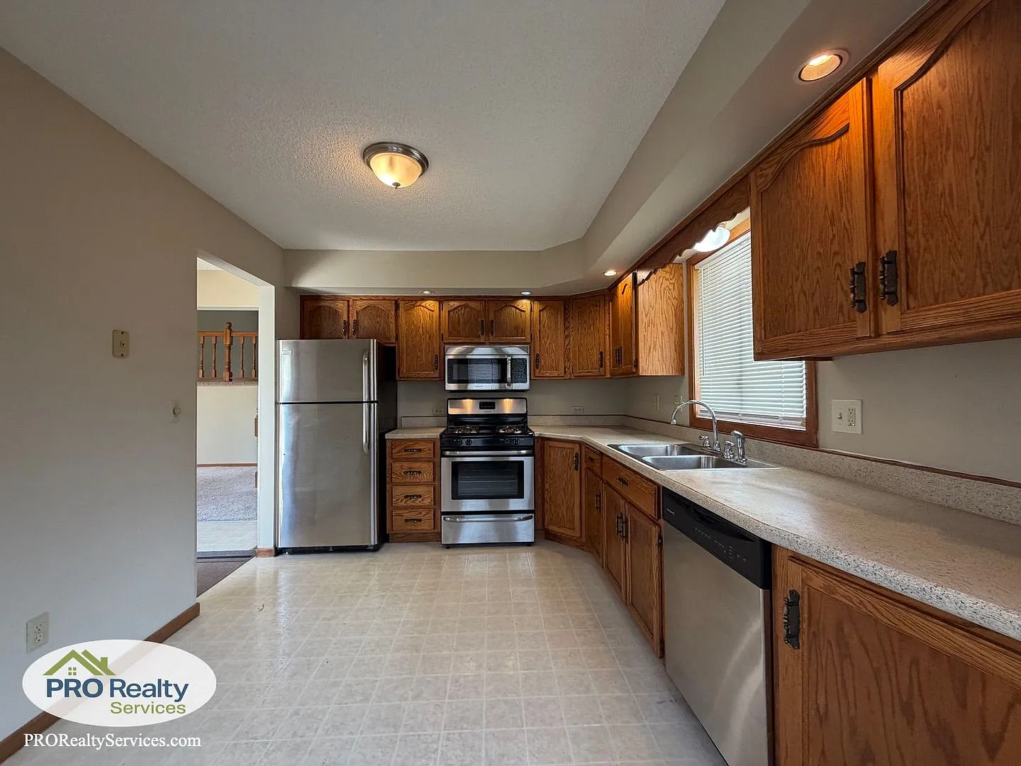 3 Bedroom Home in Shoreview — Photo 4