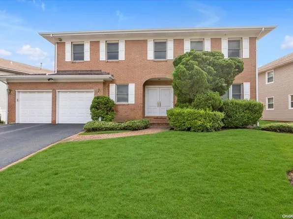 9 Melton Drive W, Rockville Centre, NY 11570
