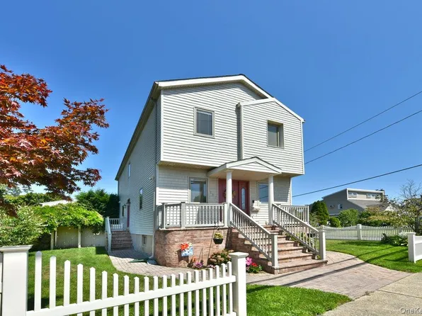 385 Oceanside Parkway, Oceanside, NY 11572