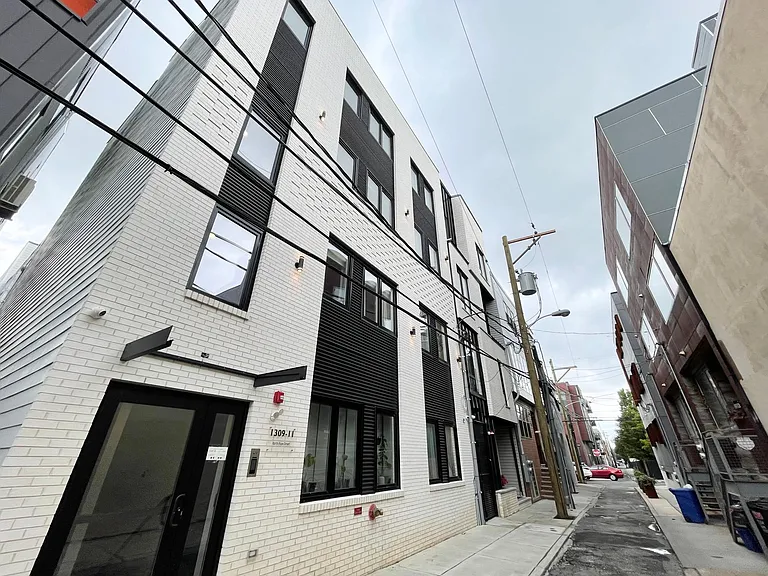 1309 N Hope St #1 — Photo 16
