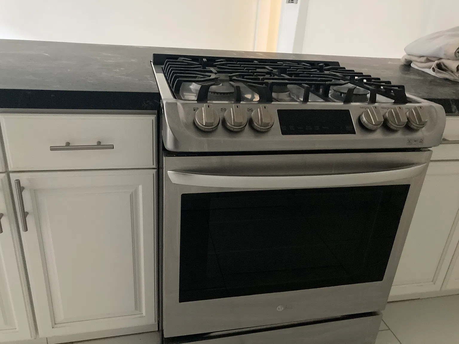 1 bed, 750 sqft, $2,100 — Photo 3