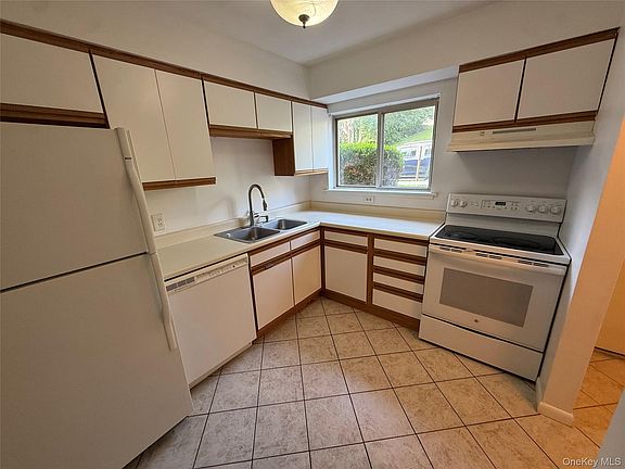4th image of 26 Cooper Road #810