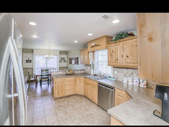 3rd image of 3617 W Chestnut St