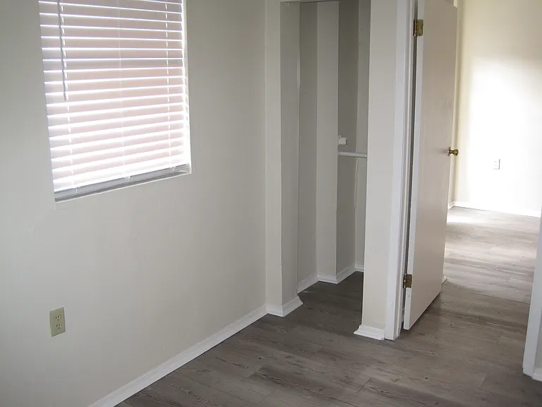 1425 1/2 E Concord St — Photo 7