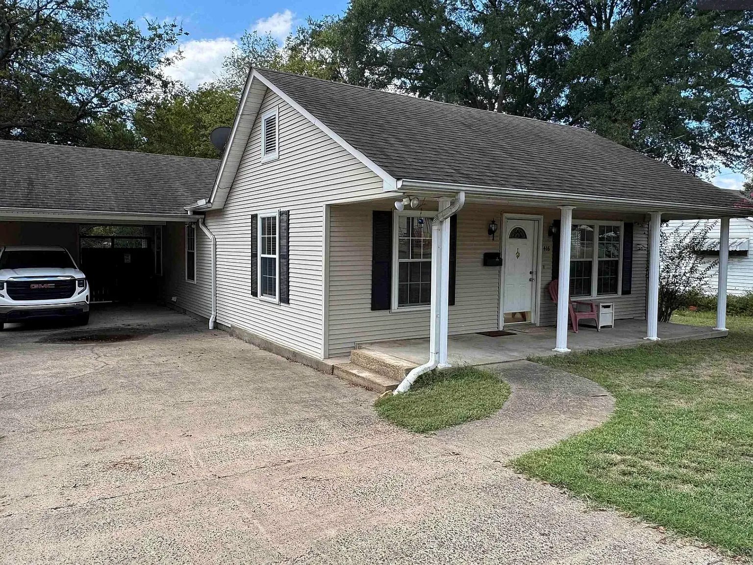 3 bed, 1200 sqft, $1,600 — Photo 2