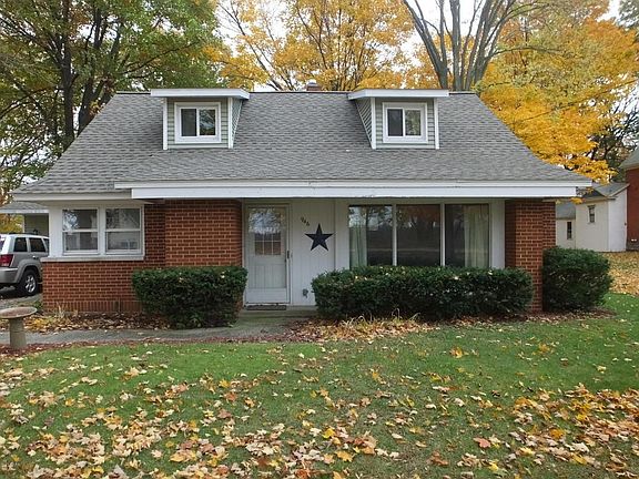 3rd image of 946 Paw Paw Dr