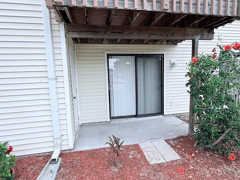 131 Sabal Ct #E — Photo 16