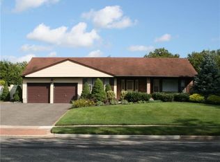 64 Steven Pl, Smithtown, NY 11787