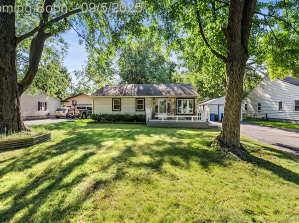 2319 Pauline Dr, Waterford, MI 48329