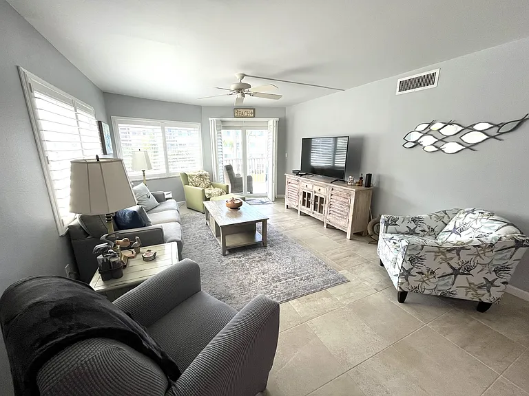 1250 N Portofino Dr #301 — Photo 15