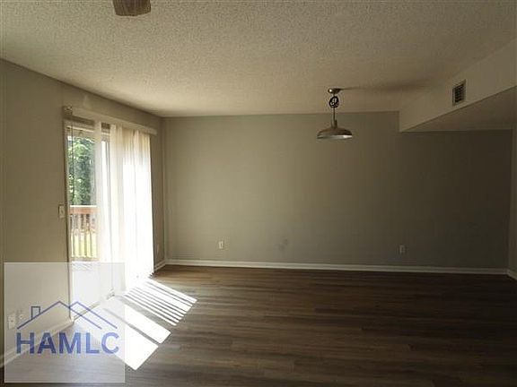 3rd image of 912 Pineland Ave APT 31