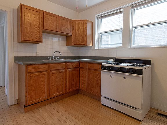 2nd image of 2335 W Grace St #1