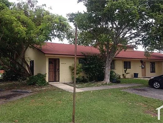 3 bed, 1200 sqft, $2,300 — Photo 3