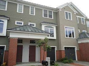 Luxurious 2 BD Townhouse