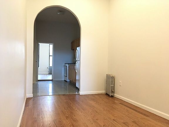 4th image of 350 Melrose St APT 3R