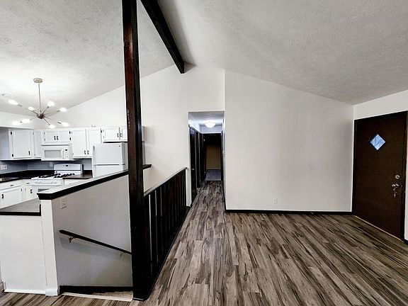 5th image of 4423 Applewood Ln