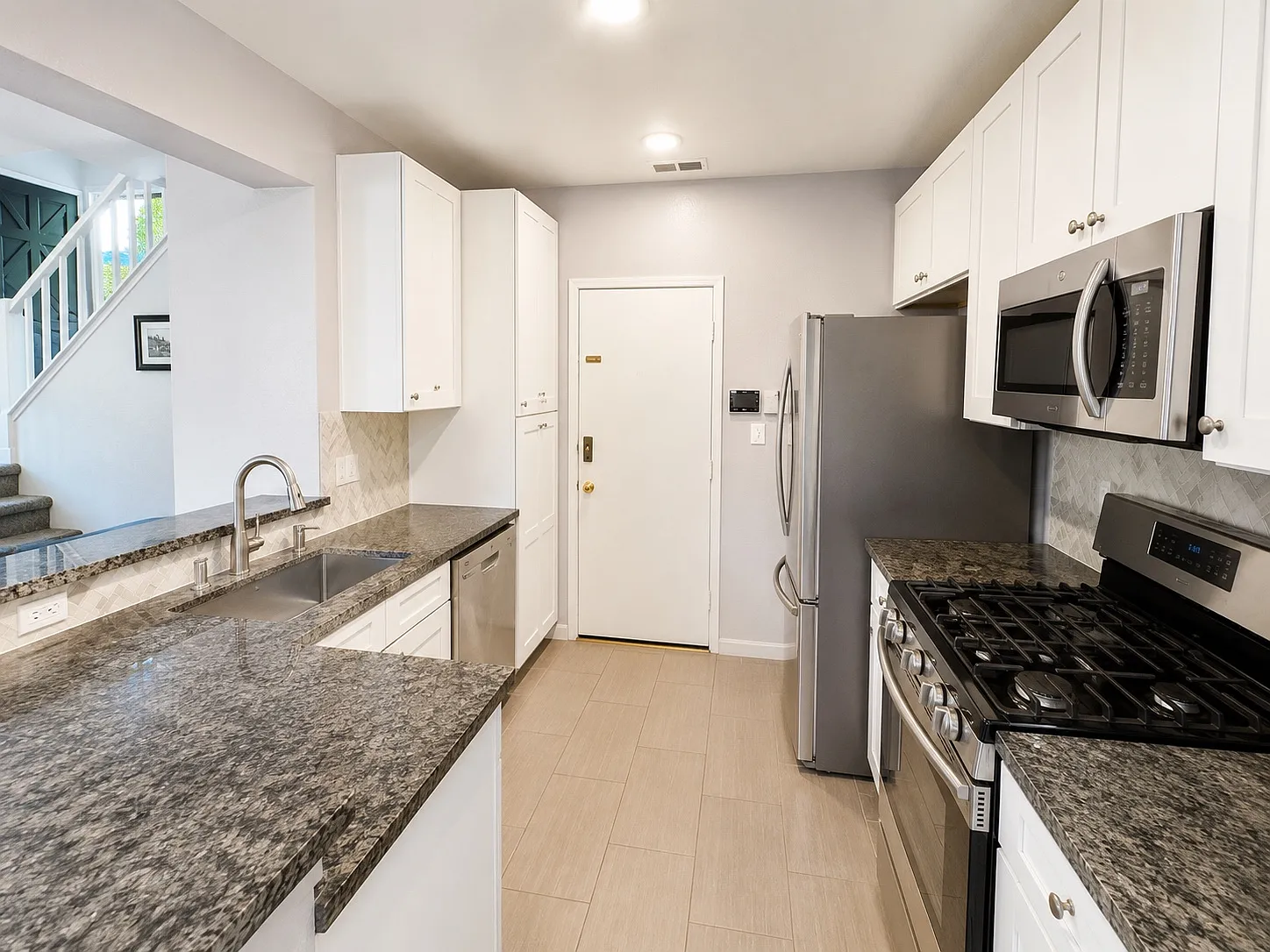 3 bed, 2.5 bath, 1158 sqft, $3,200 — Photo 4