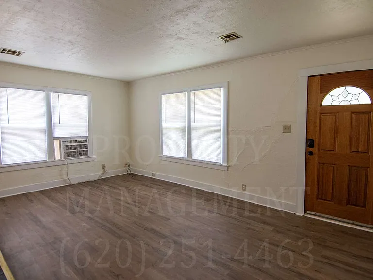 1318 W 6th St — Photo 8