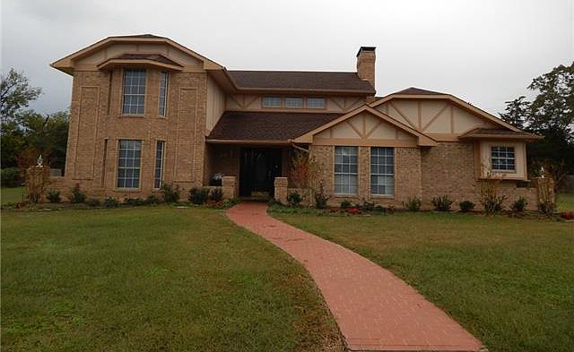 1st image of 605 River Oaks Dr