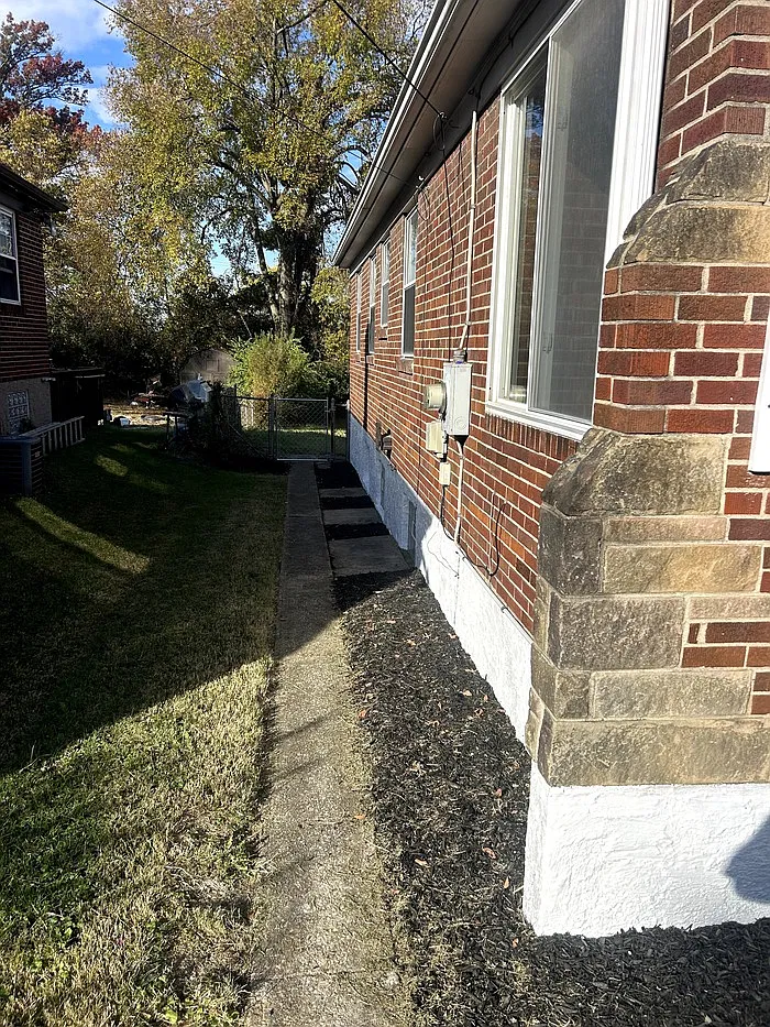 2 bed, 1.0 bath, 1000 sqft, $1,745 — Photo 4