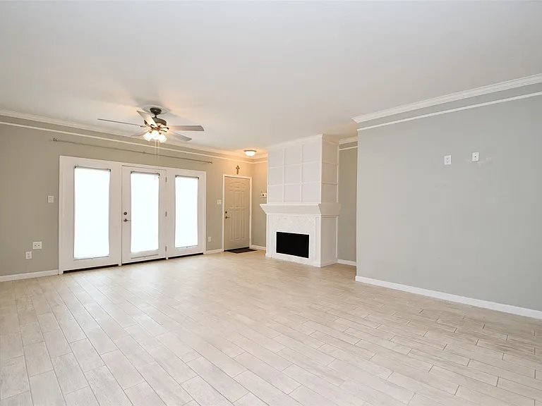 382 Wilcrest Dr — Photo 6