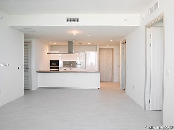 3rd image of 1000 S Brickell Plz Penthouse 5406