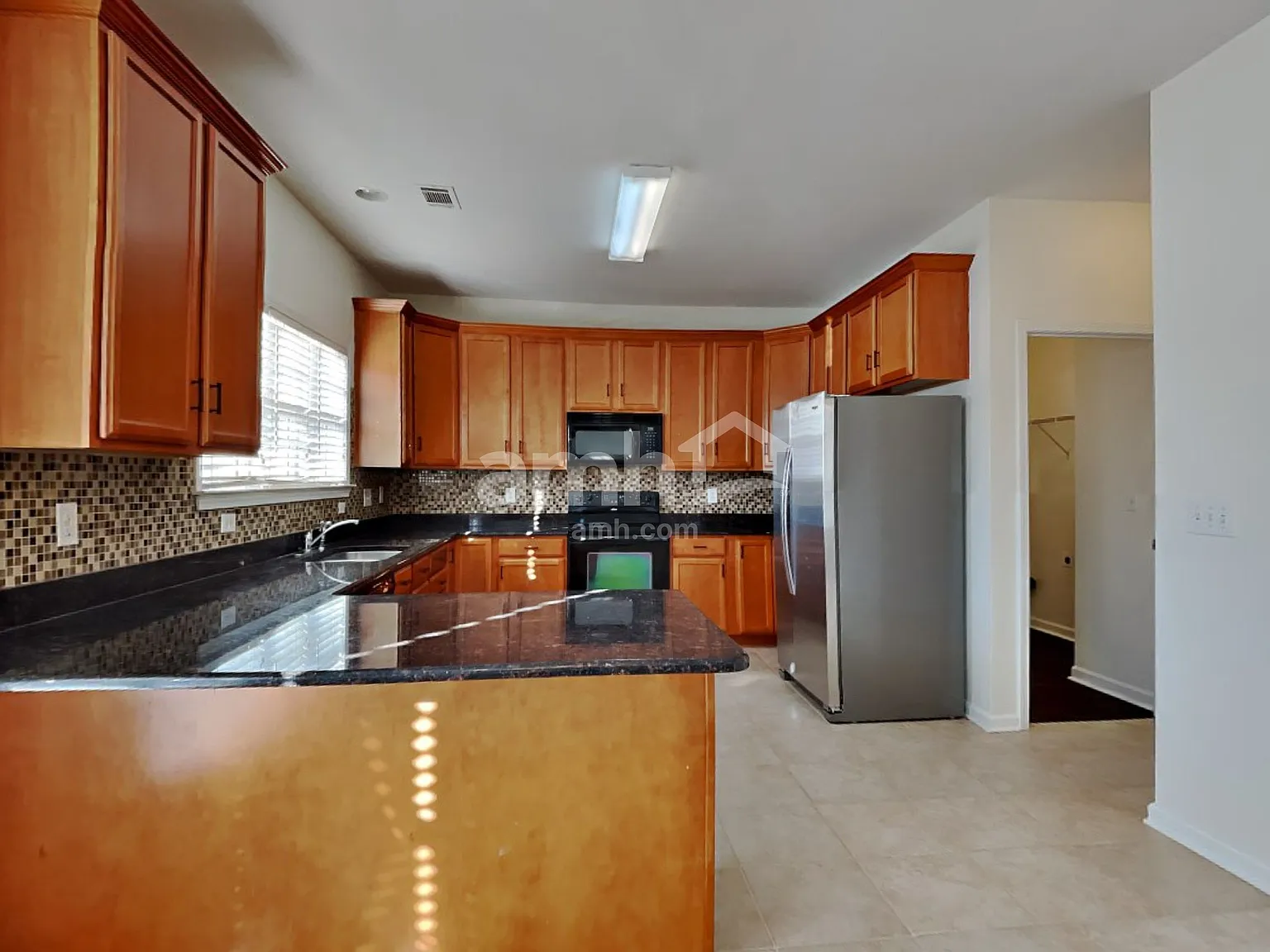 4 bed, 2.5 bath, 2345 sqft, $2,420 — Photo 3