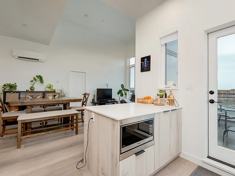 3564B Ryder Hesjedal Way — Photo 10