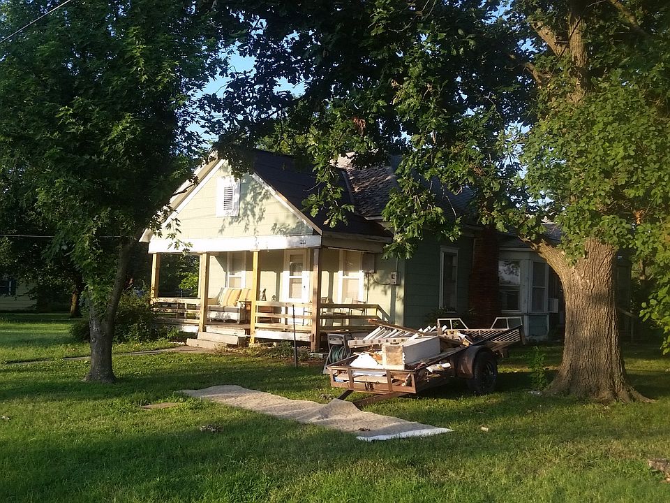 2nd image of 1281 1865th St