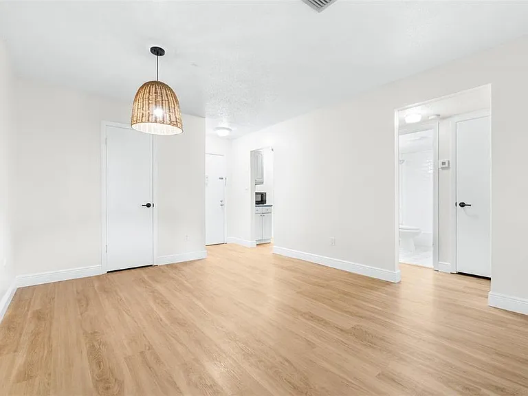 4606 W Gray St #107 — Photo 4