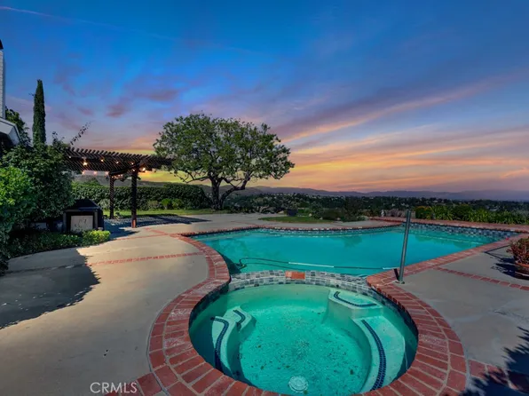 6704 Julie Ln, West Hills, CA 91307