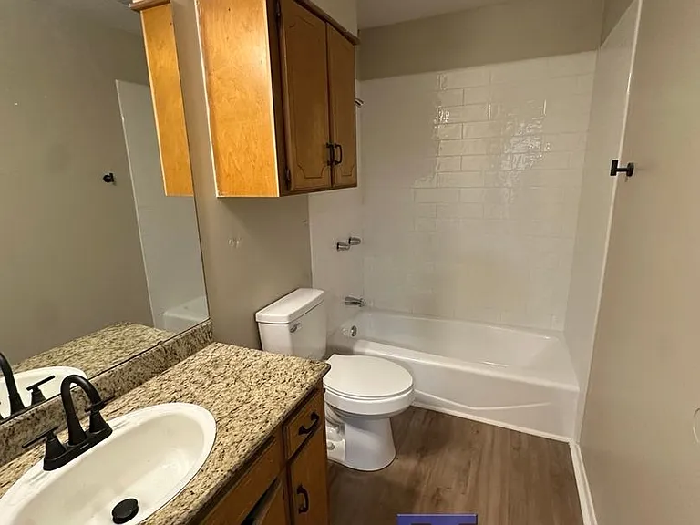Grand Oaks Apartment Homes — Photo 16