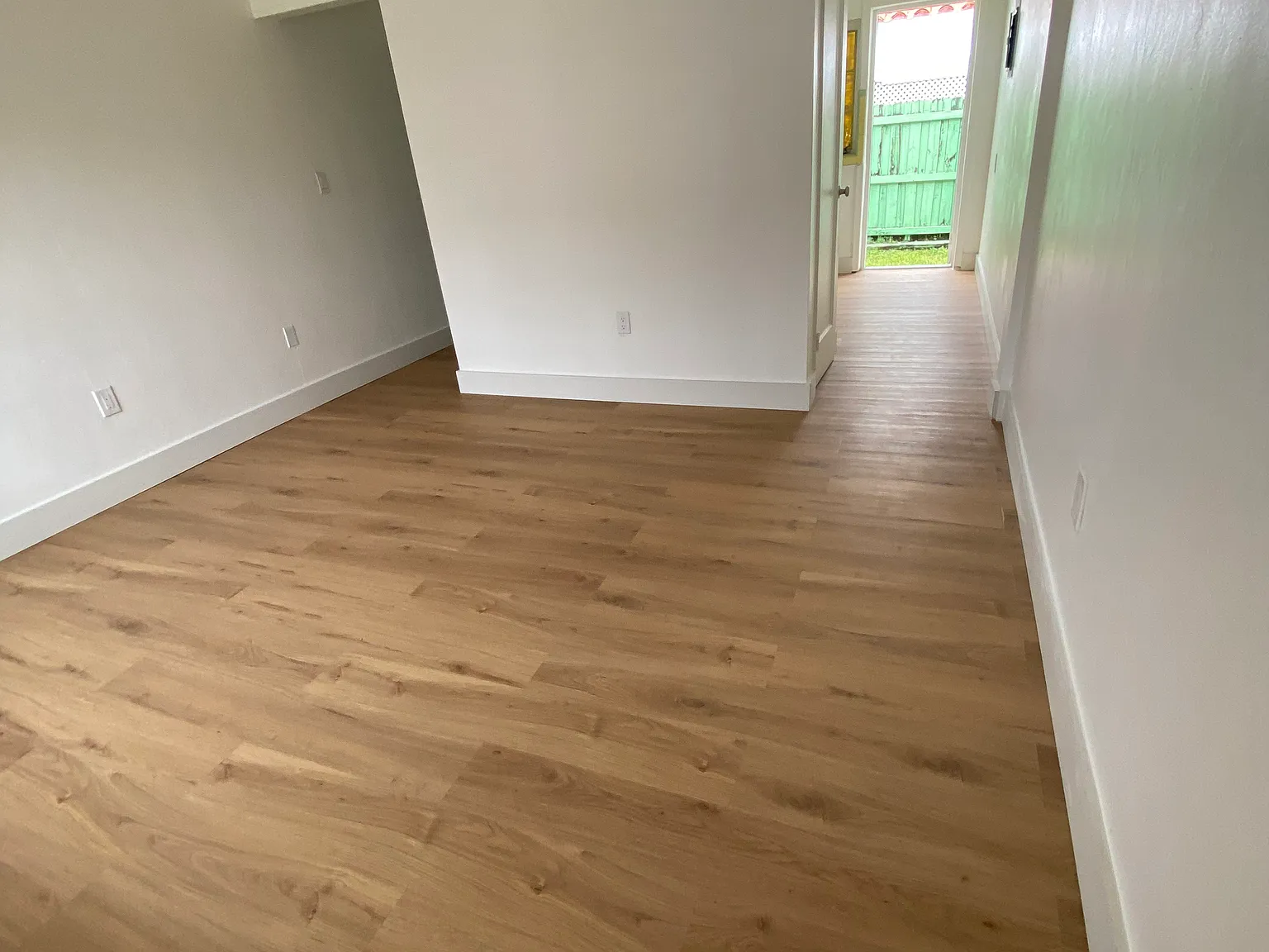 1045 SW 5th St — Photo 3