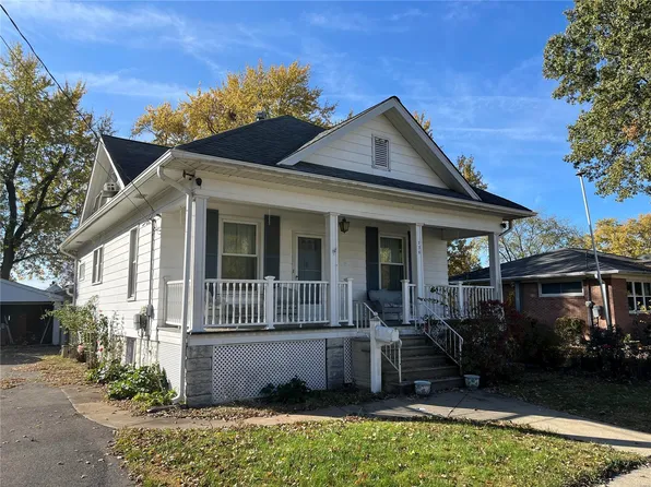 730 E Pennsylvania St, Staunton, IL 62088