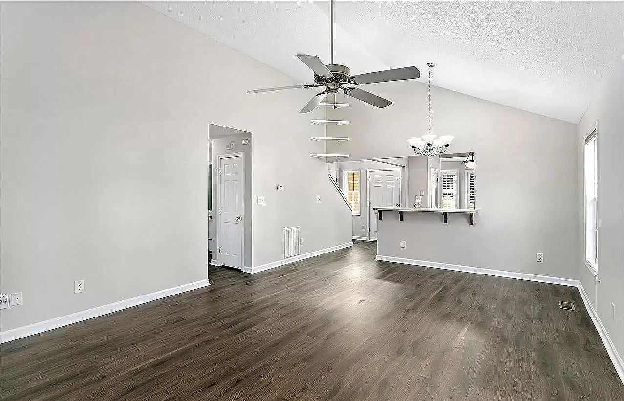 3 bed, 1454 sqft, $1,600 — Photo 4