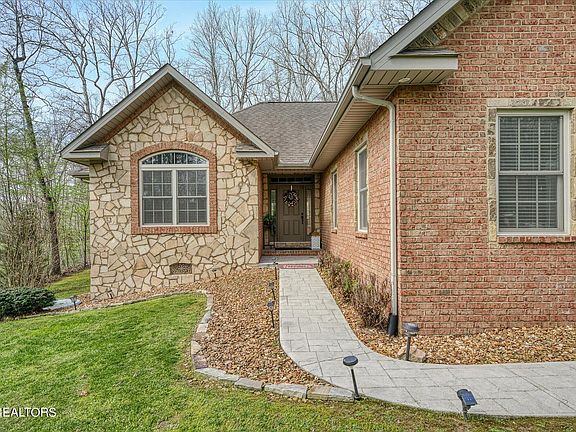 5th image of 76 N Riverview Ln