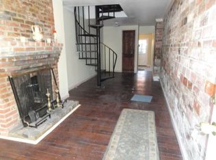 566 Saint Mary St, Baltimore, MD