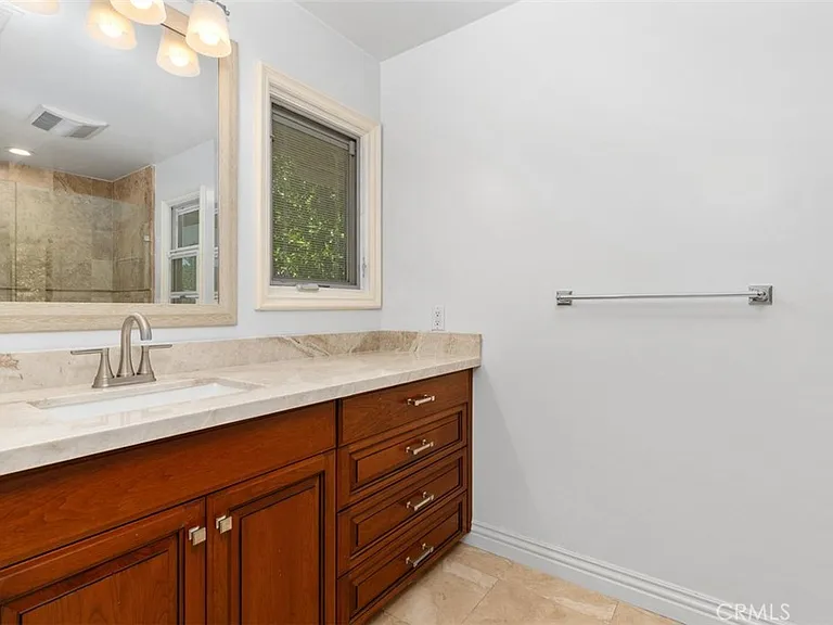600 Cliff Dr — Photo 35