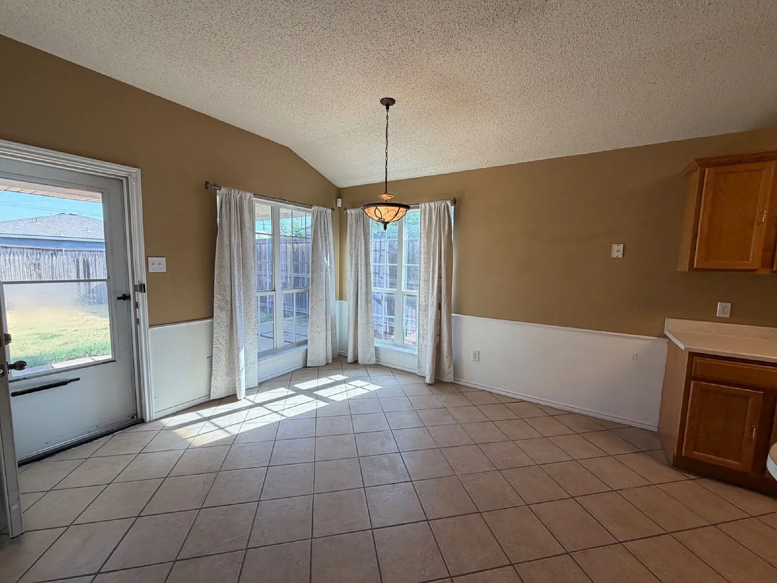 3 bed, 2.0 bath, 1634 sqft, $1,550 — Photo 4
