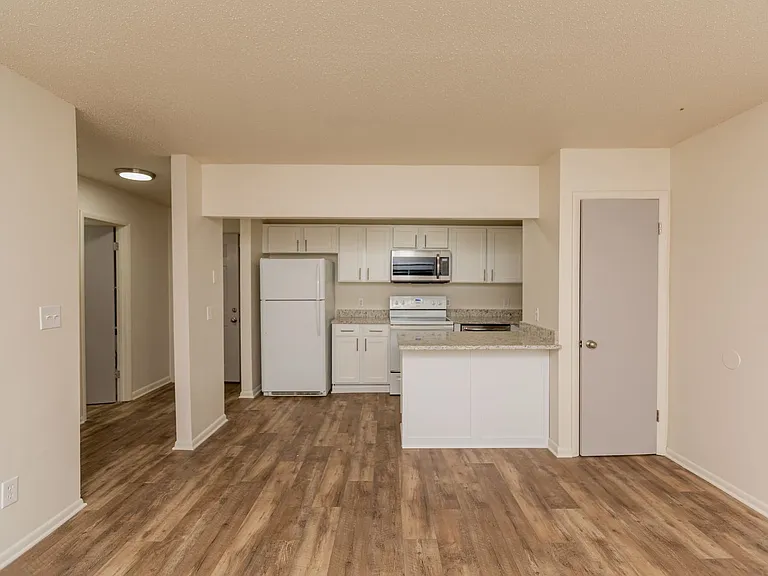 Kate's View Apartments | Updated North Chattanooga Apartments with Scenic Views — Photo 2