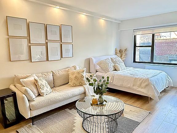 4th image of 7 E 14th St APT 1626