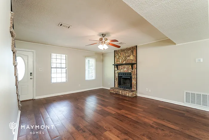1911 Neptune Dr — Photo 6