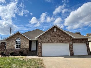 1477 S Eastland Ave, Springfield, MO 65802