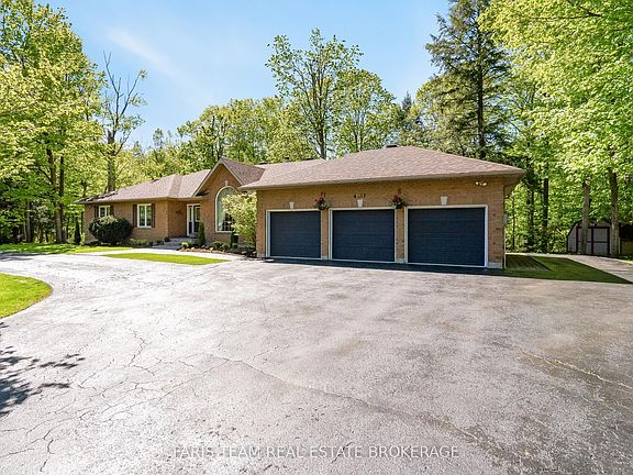 4th image of 2088 Wilkinson St