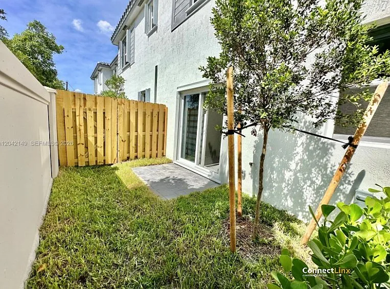 114 SW 184th Pl — Photo 18