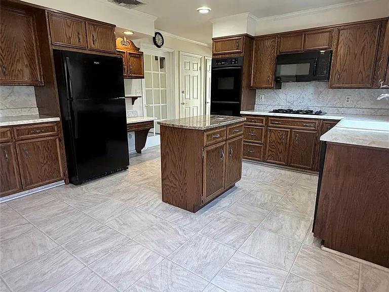 216 Maple Ave — Photo 9