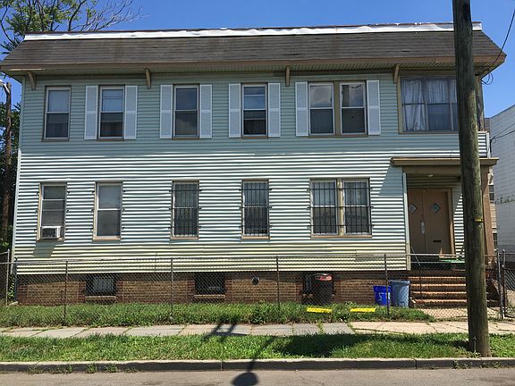 2nd image of 475-479 7th Ave W