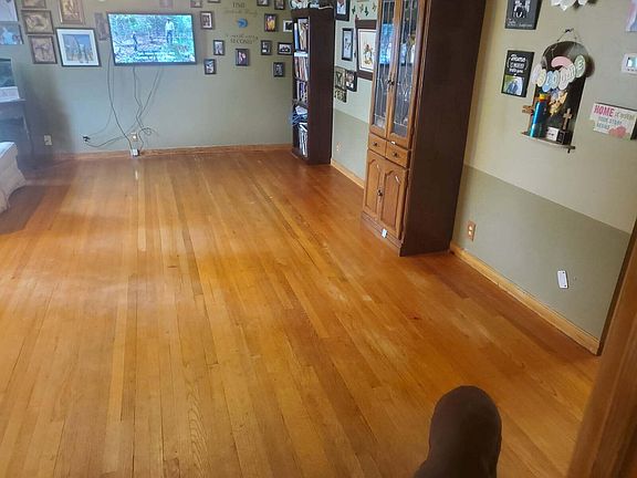4th image of 403 W Elm St