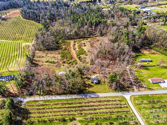 3rd image of 984 Pace Rd